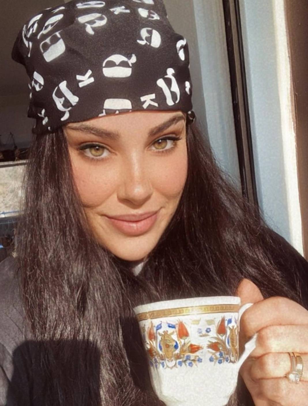 Ben inançlı biriyim, bu camia benim maneviyatıma uygun değil! Ferdi Tayfur'un kızı Tuğçe Tayfur'dan tesettür kararı 10